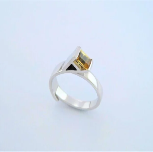 Anillo en plata ley 950 con gema semipreciosa