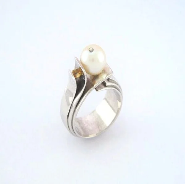 Anillo en plata ley 950 con perla natural de cultivo