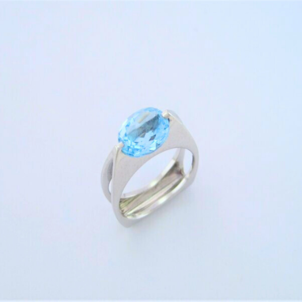 Anillo en plata ley 950 con gema semipreciosa