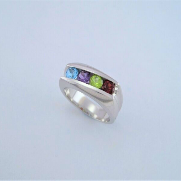 Anillo en plata ley 950 con gema semipreciosa