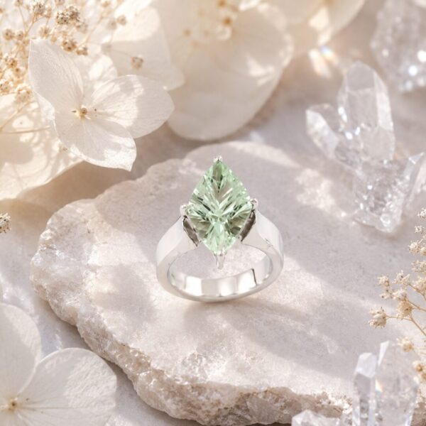 Anillo en Plata Ley 950 con Gema Semipreciosa