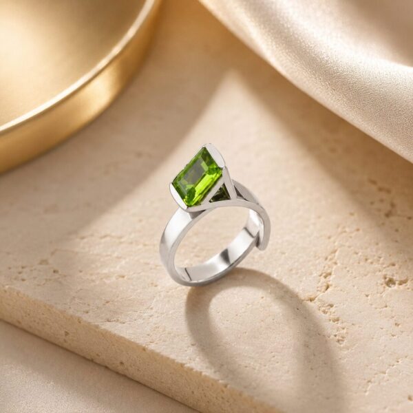 Anillo en Plata Ley 950 con Gema Semipreciosa Peridoto
