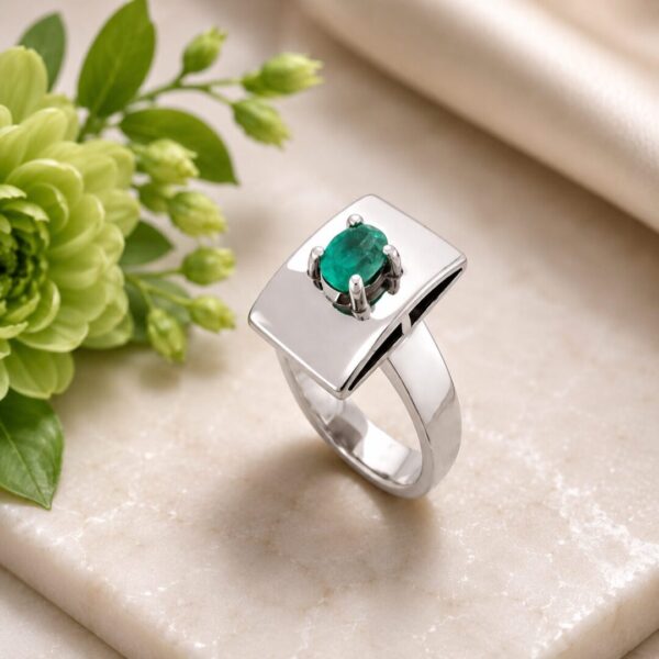 Anillo en Plata Ley 950 con Esmeralda Colombiana