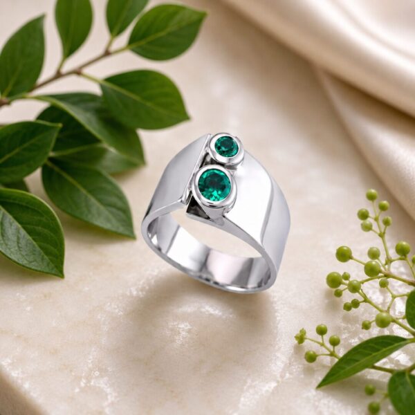 Anillo en Plata Ley 950 con Esmeralda Colombiana