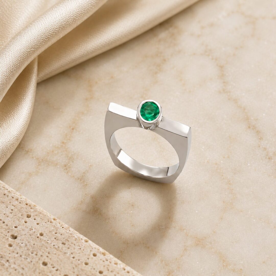 Anillo en Plata Ley 950 con Esmeralda Colombiana