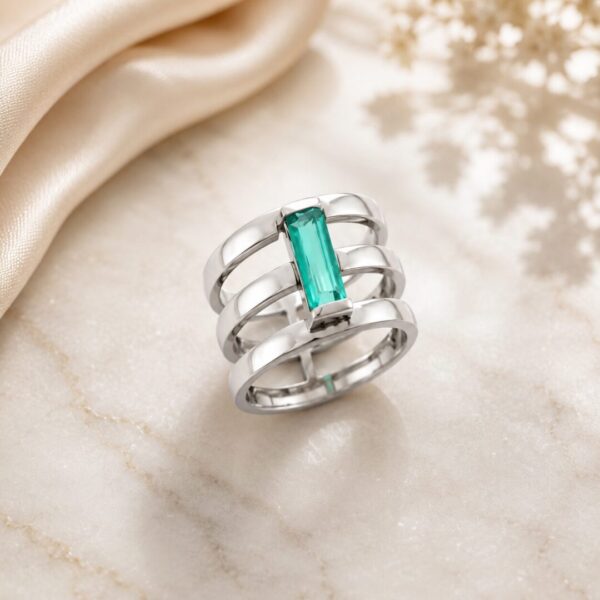 Anillo en Plata Ley 950 con Esmeralda Colombiana