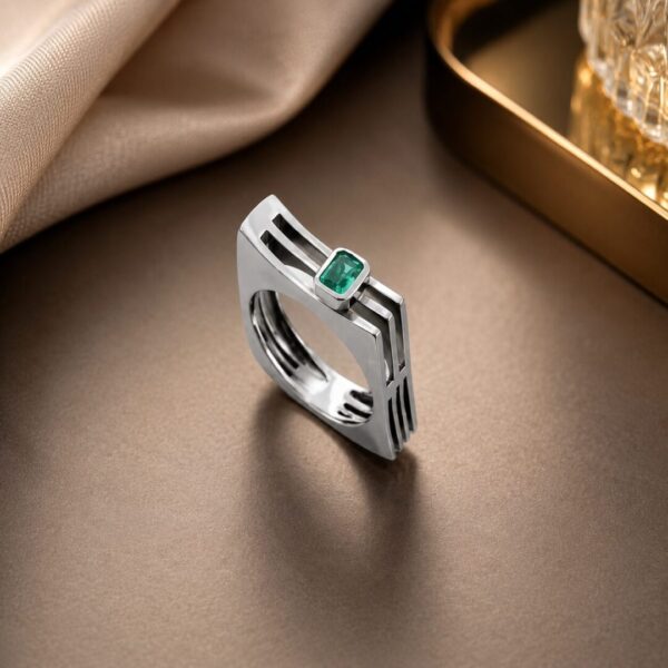 Anillo en Plata Ley 950 con Esmeralda Colombiana
