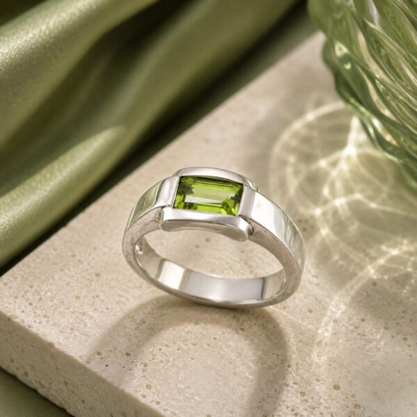 Anillo en Plata Ley 950 con Gema Semipreciosa Peridoto