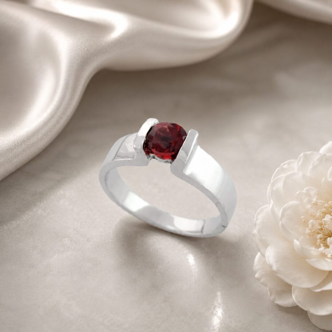 Anillo en Plata Ley 950 con Gema Semipreciosa Granate