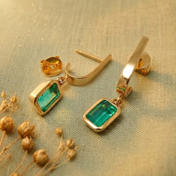 Pendientes en Oro Ley 18 kt con Esmeralda Colombiana