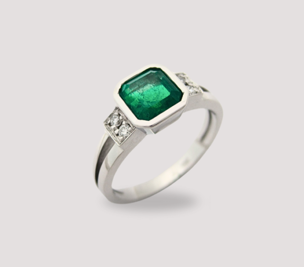 Anillo de Compromiso de Oro y Esmeralda Chia