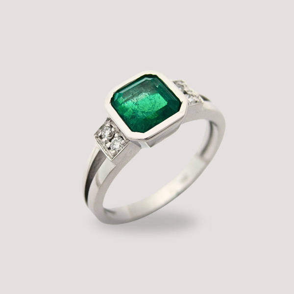Anillo de Compromiso de Oro y Esmeralda Chia