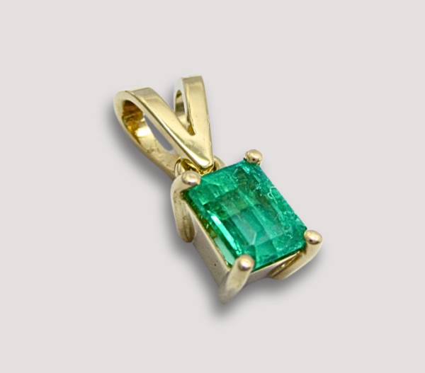 Aretes de Oro con Esmeralda