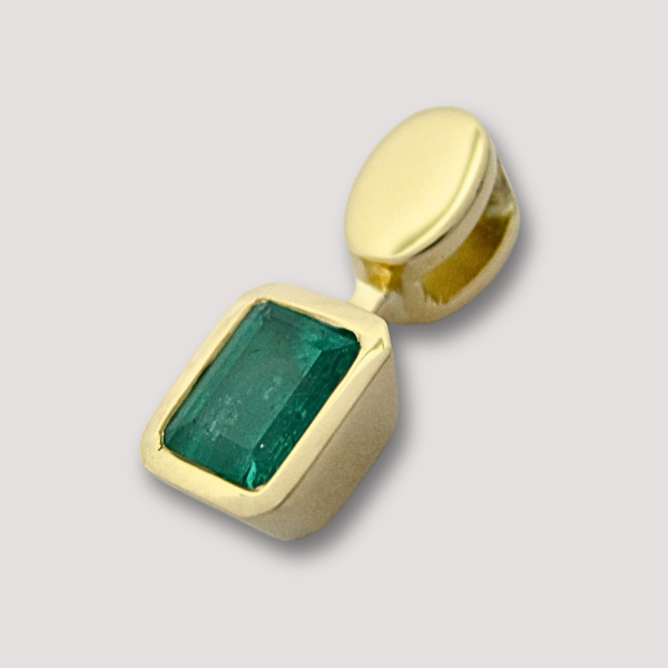 Aretes de Oro con Esmeralda
