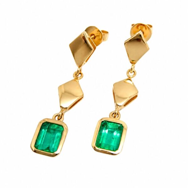 Pendientes en oro amarillo de 18 kt con esmeraldas naturales