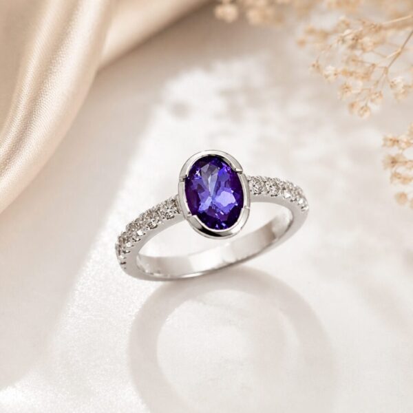 Anillo de Oro Blanco Ley 18 kt con Moissanita y Diamantes