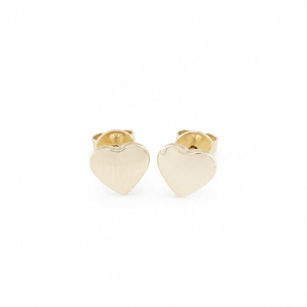 Aretes en oro amarillo de 18 kt con diseño de corazón