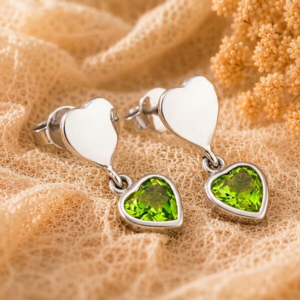 Pendientes en Plata Ley 950 con Peridoto en Forma de Corazón