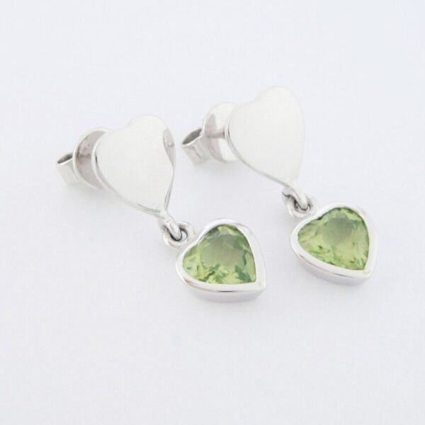 Aretes en Plata Ley 950 con Peridoto en Forma de Corazón