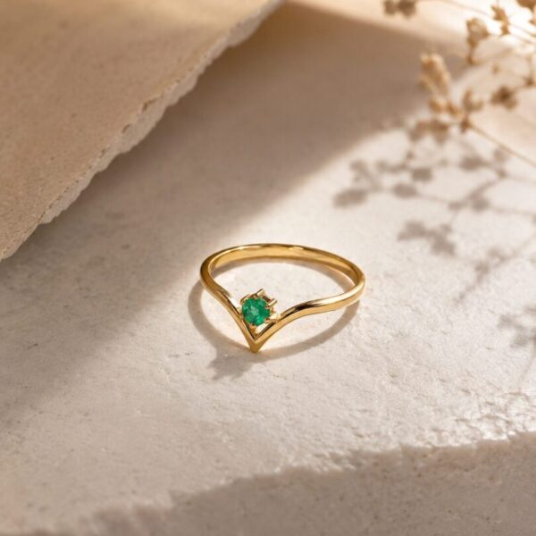 Anillo en Oro 18 kt con Esmeralda Colombiana