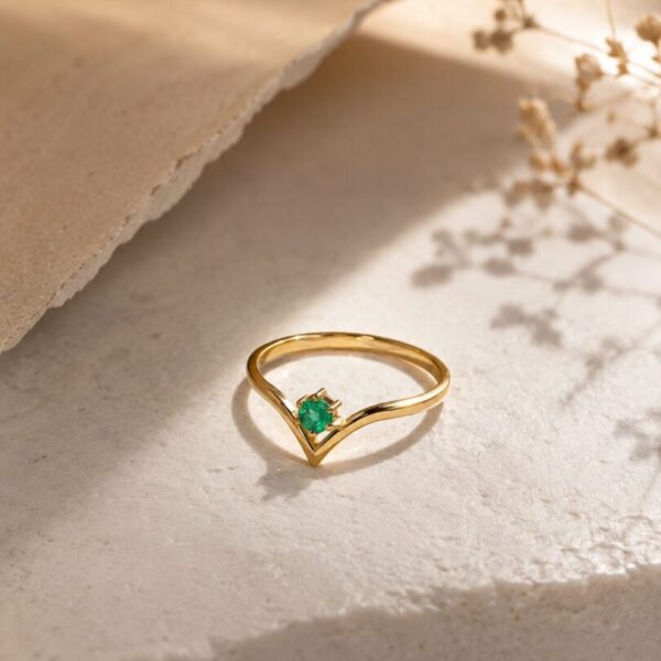 Anillo en Oro 18 kt con Esmeralda Colombiana