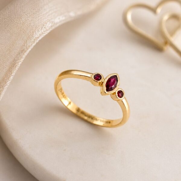 Anillo Oro 18 kt con  Rubí