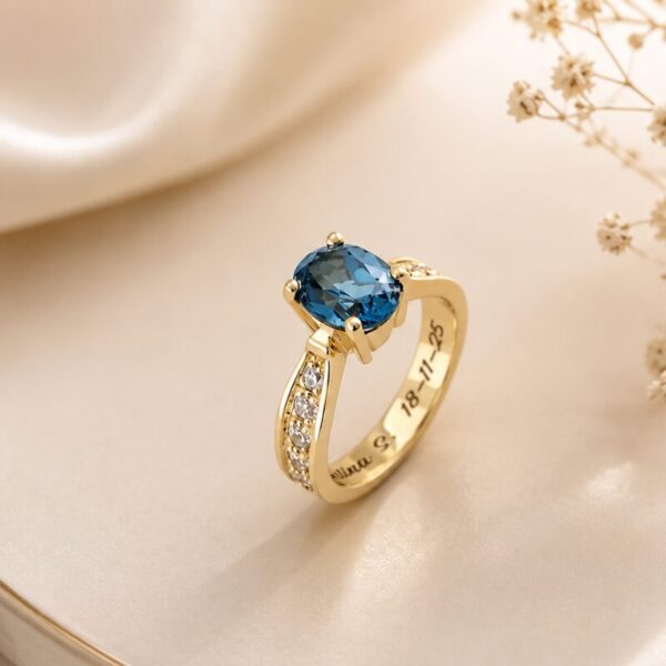 Anillo en Oro 18 kt y Topacio Azul con Diamantes