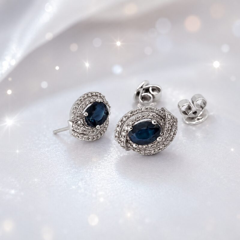 Aretes en Oro Blanco de 18 kt con Zafiro y Diamantes