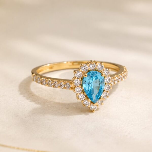 Anillo en Oro de 18 kt con Circón Halo Gota