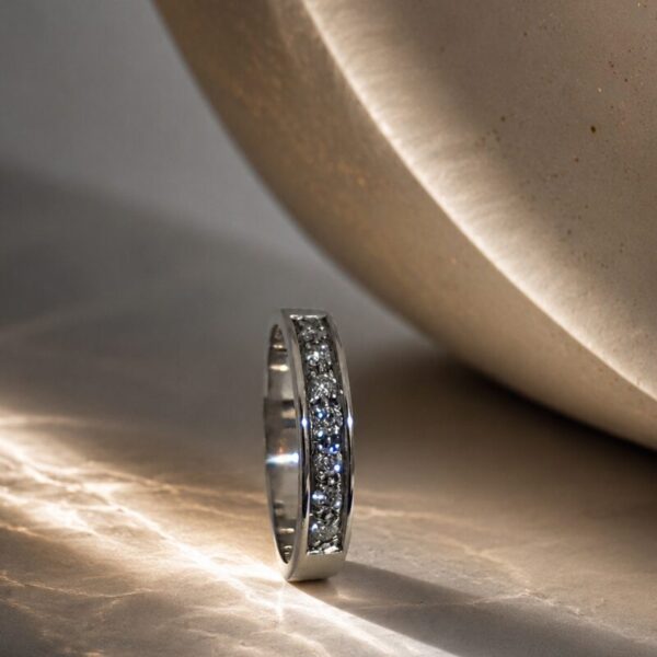 Argolla en Oro Blanco 18 kt con Diamantes