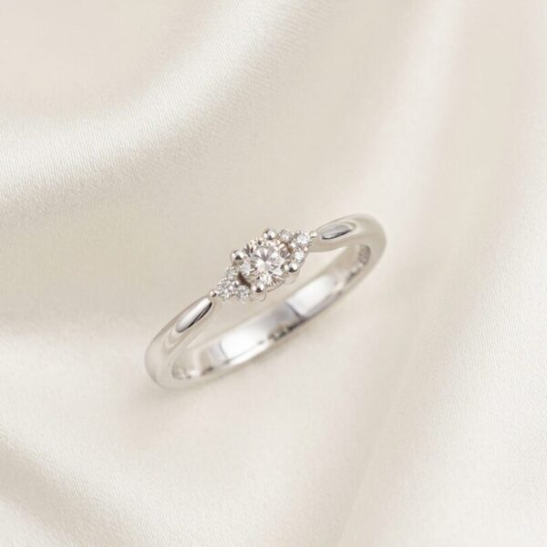 Elegancia Atemporal en Oro Blanco 18kt y Diamante Natural